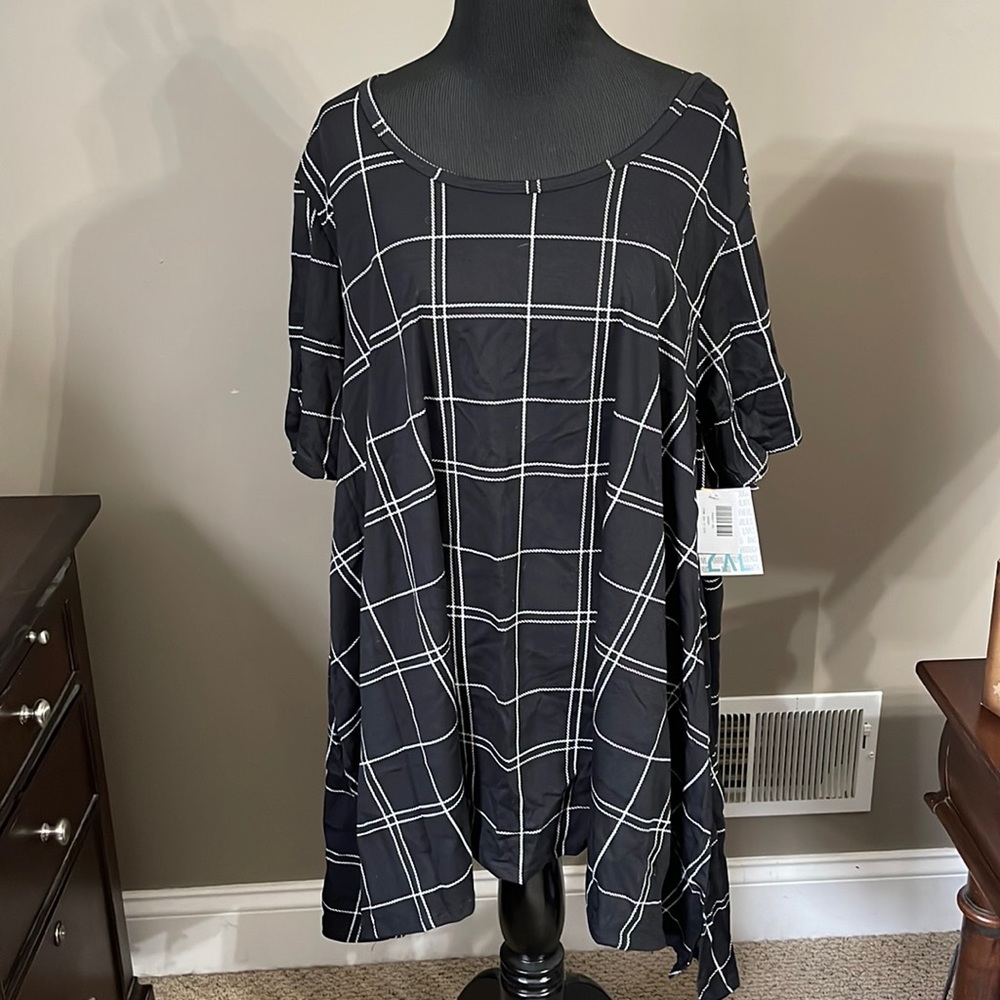 Brand new with tags LuLaRoe Perfect T